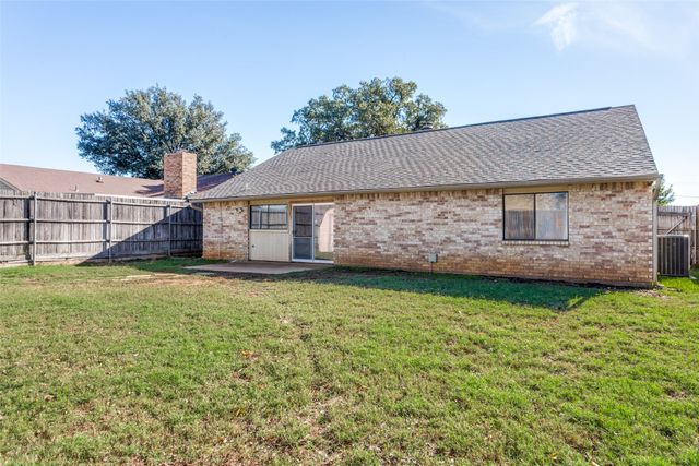 7007 Forestview Drive, Arlington, TX 76016