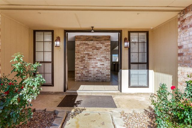 7007 Forestview Drive, Arlington, TX 76016