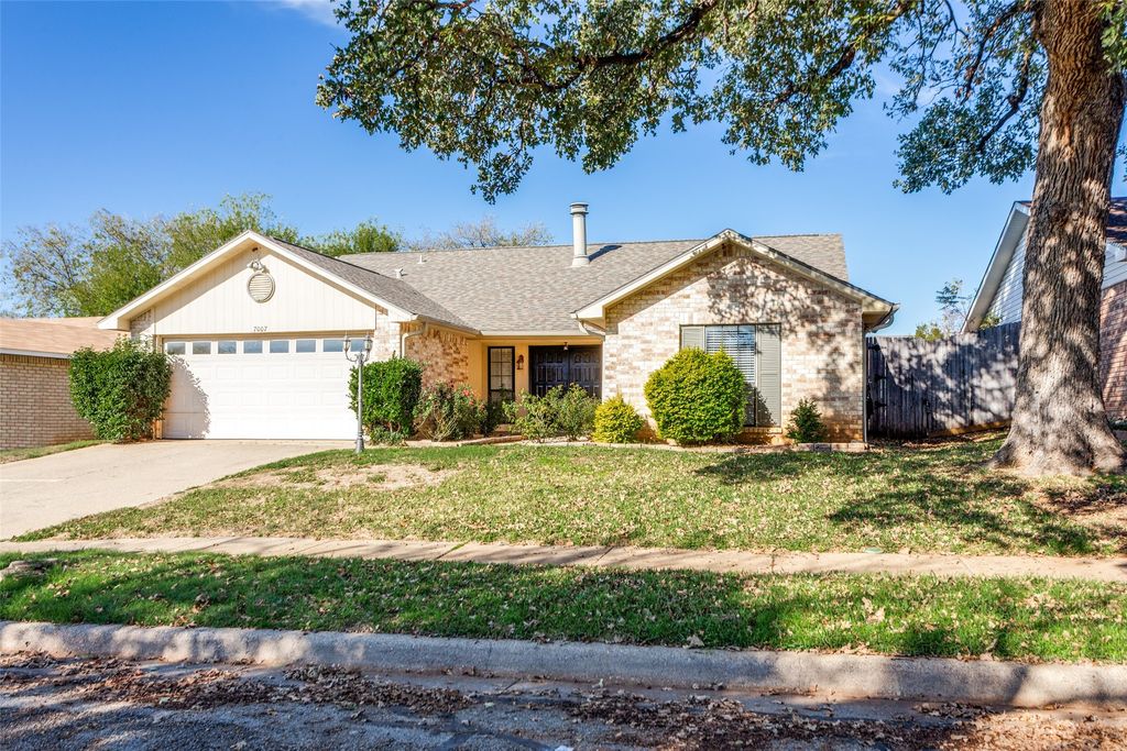 7007 Forestview Drive, Arlington, TX 76016
