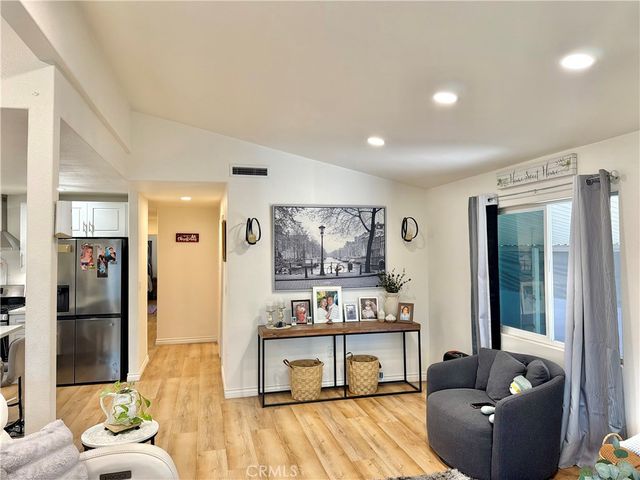 15455 Glenoaks Boulevard 272, Sylmar, CA 91342