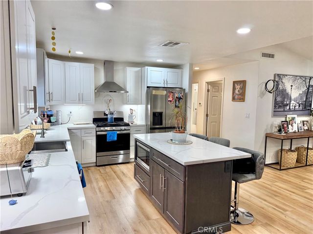 15455 Glenoaks Boulevard 272, Sylmar, CA 91342