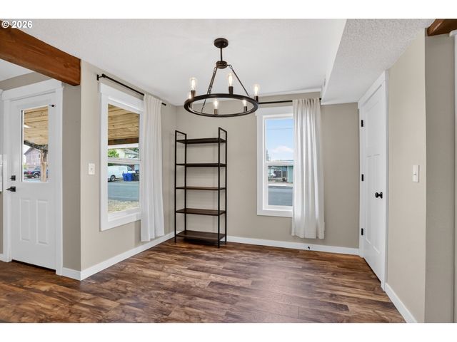 502 E 4TH St, Molalla, OR 97038