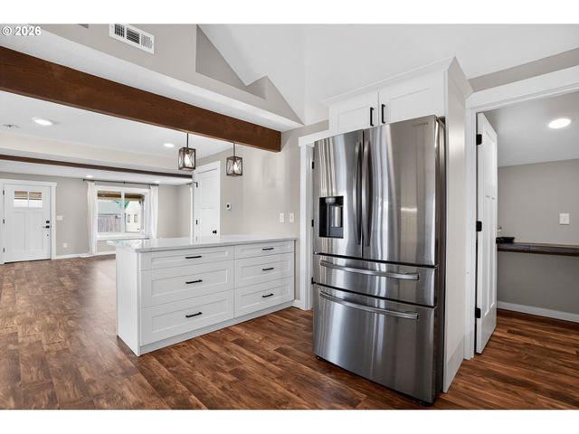 502 E 4TH St, Molalla, OR 97038