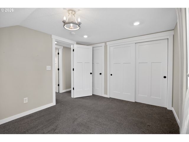 502 E 4TH St, Molalla, OR 97038
