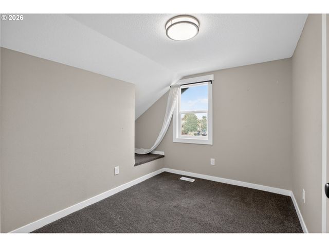502 E 4TH St, Molalla, OR 97038
