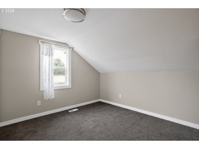 502 E 4TH St, Molalla, OR 97038