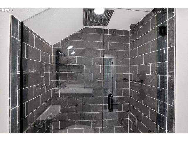 502 E 4TH St, Molalla, OR 97038