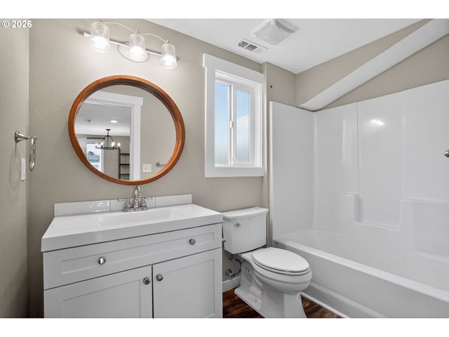 502 E 4TH St, Molalla, OR 97038