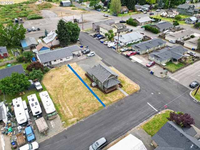 502 E 4TH St, Molalla, OR 97038