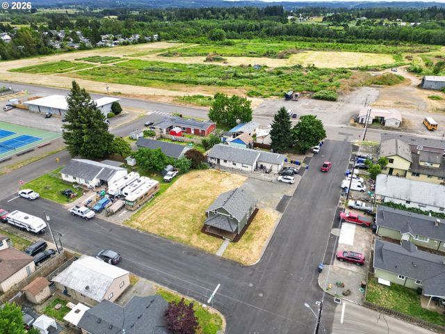 502 E 4TH St, Molalla, OR 97038