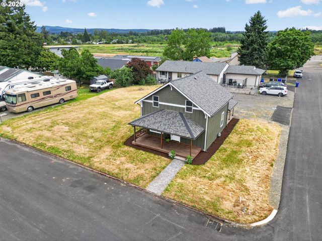 502 E 4TH St, Molalla, OR 97038