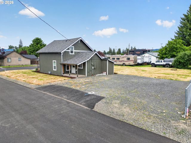 502 E 4TH St, Molalla, OR 97038