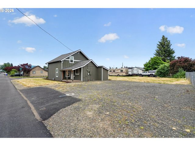 502 E 4TH St, Molalla, OR 97038