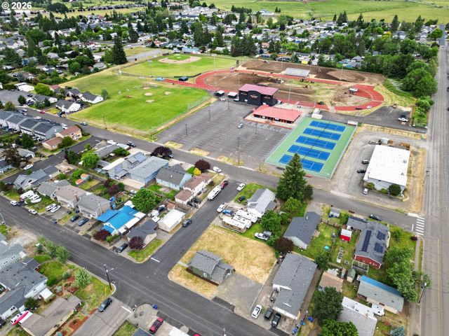 502 E 4TH St, Molalla, OR 97038