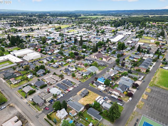 502 E 4TH St, Molalla, OR 97038