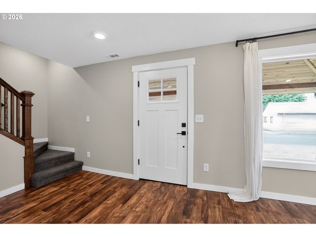 502 E 4TH St, Molalla, OR 97038