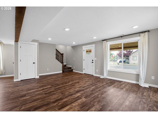 502 E 4TH St, Molalla, OR 97038