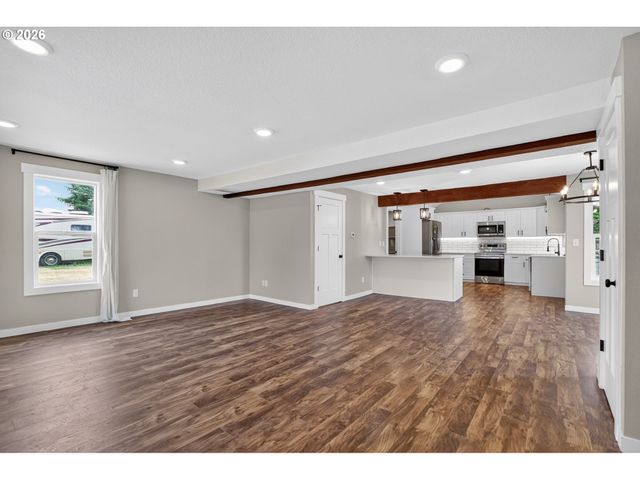 502 E 4TH St, Molalla, OR 97038