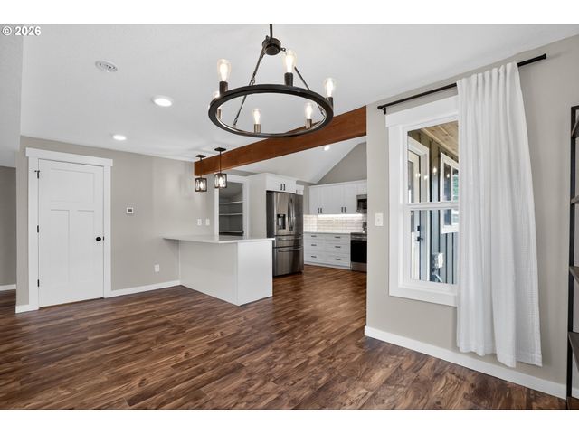 502 E 4TH St, Molalla, OR 97038