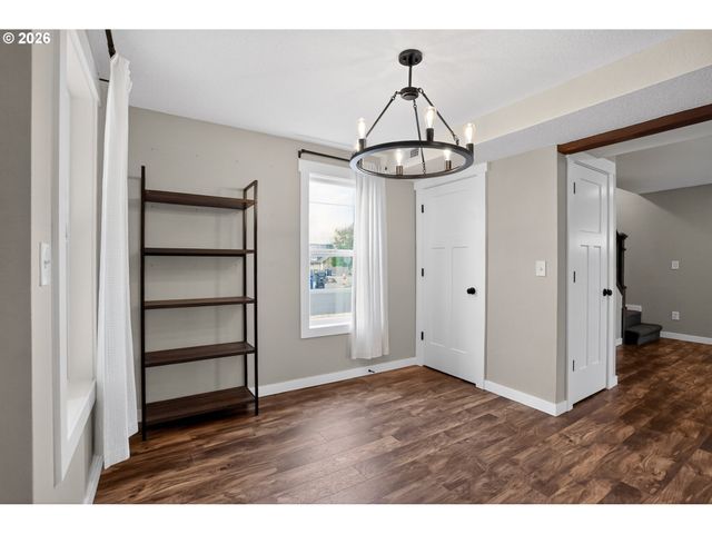502 E 4TH St, Molalla, OR 97038