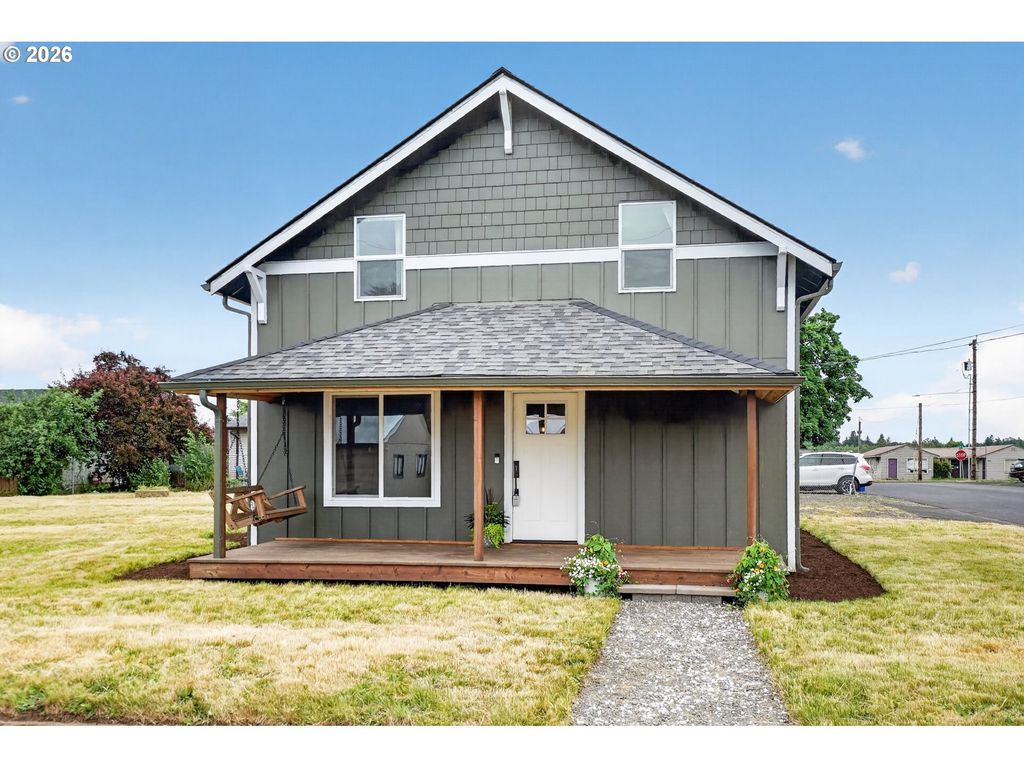 502 E 4TH St, Molalla, OR 97038