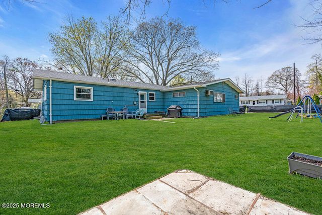 21 Dockage Road, Bayville, NJ 08721