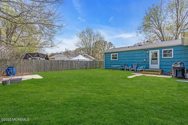 21 Dockage Road, Bayville, NJ 08721