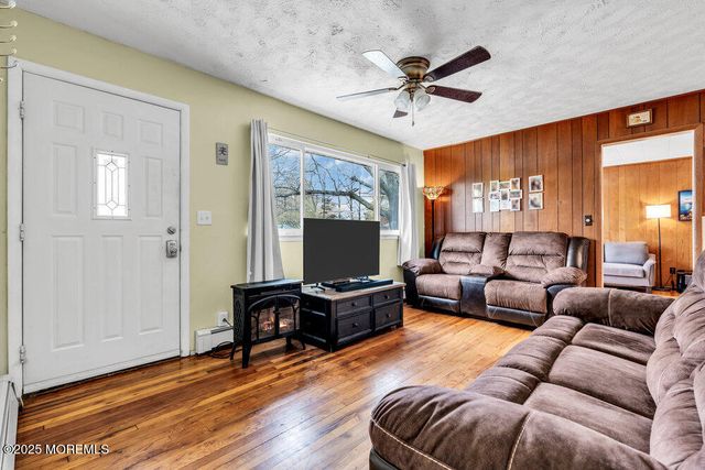 21 Dockage Road, Bayville, NJ 08721