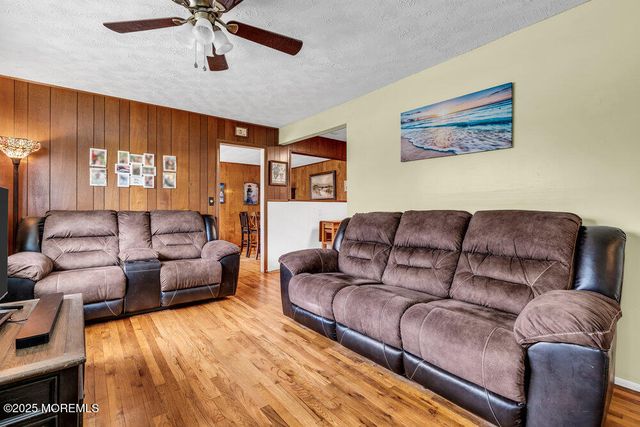21 Dockage Road, Bayville, NJ 08721