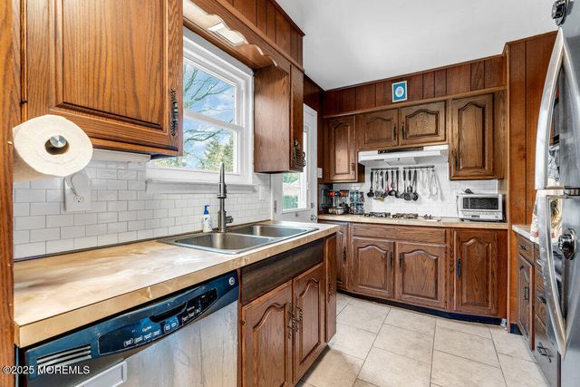 21 Dockage Road, Bayville, NJ 08721