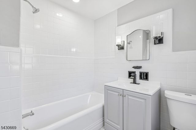 423 E Lincoln Ave, Roselle Park Boro, NJ 07204