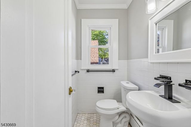 423 E Lincoln Ave, Roselle Park Boro, NJ 07204
