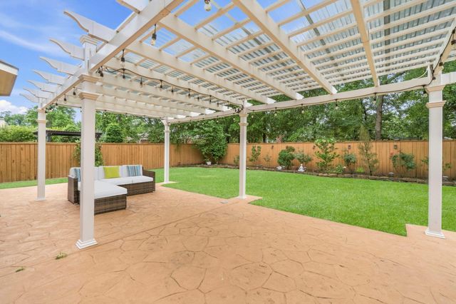27 N Arrow Canyon Circle, The Woodlands, TX 77389