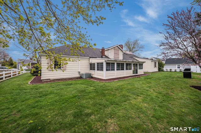 6 Cedar Island Avenue, Clinton, CT 06413