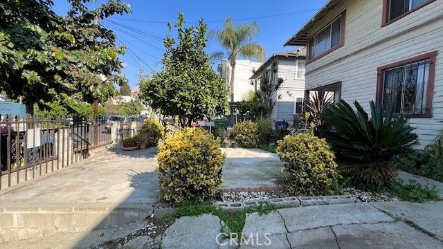 228 Rosemont Ave, Los Angeles, CA 90026