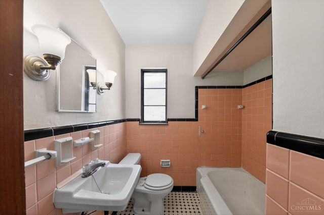 1936 Waltham Avenue, North College Hill, OH 45239