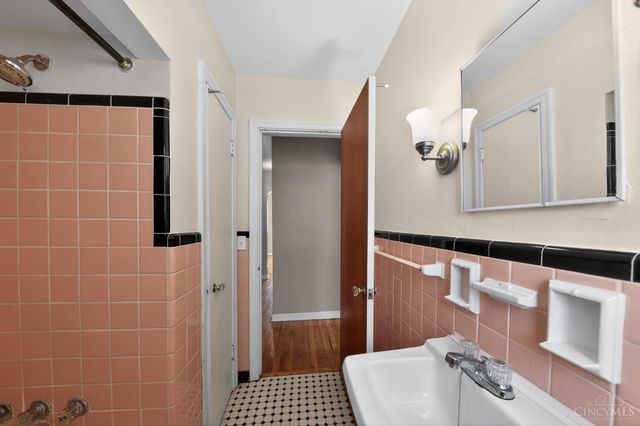 1936 Waltham Avenue, North College Hill, OH 45239