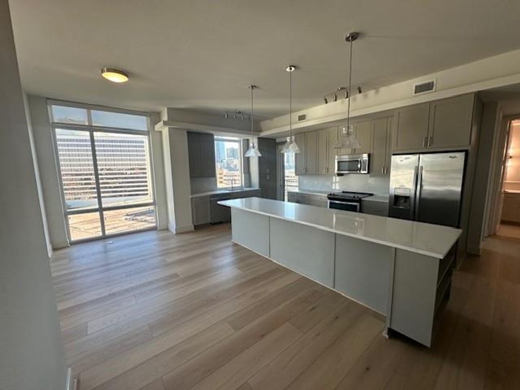 214 Barton Springs RD 922, Austin, TX 78704