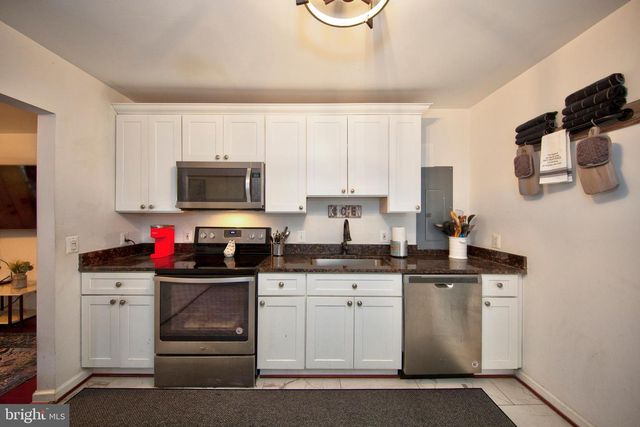 2 STRUT CT, Baltimore, MD 21220