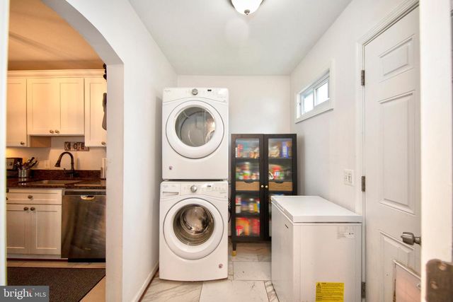 2 STRUT CT, Baltimore, MD 21220