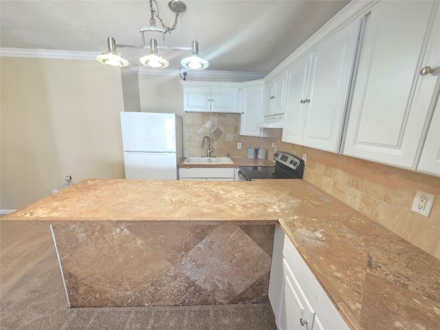 801 Queenswood, Montgomery, TX 77316