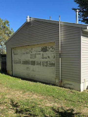 1111 W Walnut Street, Springfield, MO 65806