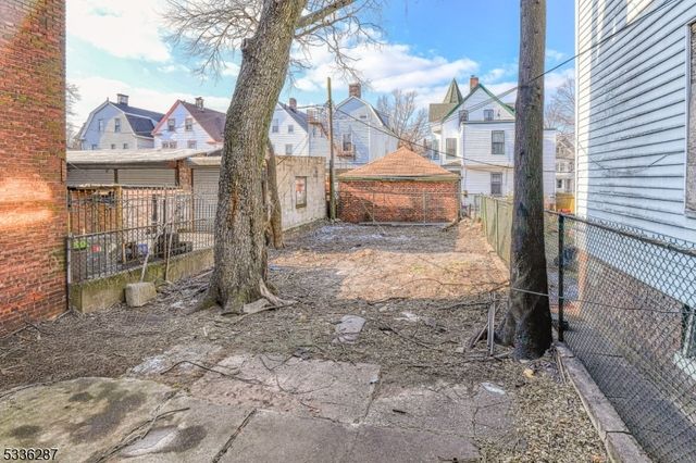 43 S 9th St, Newark City, NJ 07107