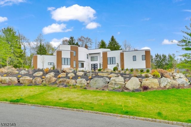 87 Chestnut St S, Livingston Twp., NJ 07039