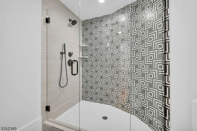87 Chestnut St S, Livingston Twp., NJ 07039