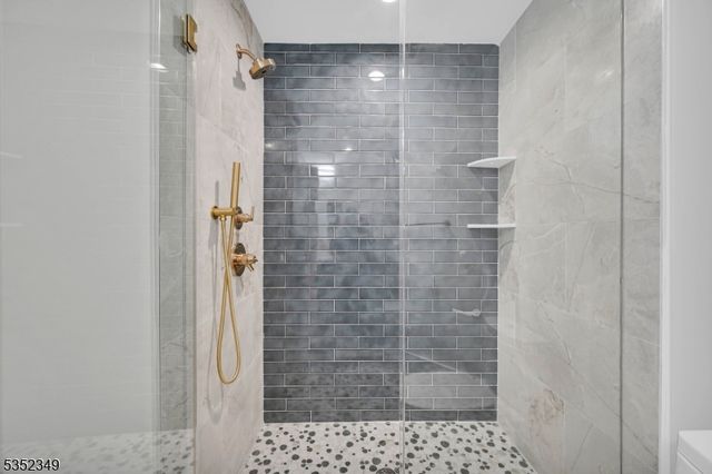 87 Chestnut St S, Livingston Twp., NJ 07039