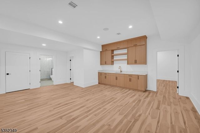 87 Chestnut St S, Livingston Twp., NJ 07039