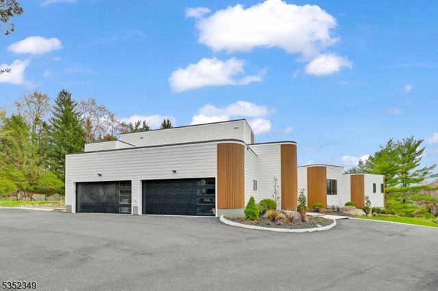 87 Chestnut St S, Livingston Twp., NJ 07039