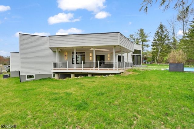 87 Chestnut St S, Livingston Twp., NJ 07039