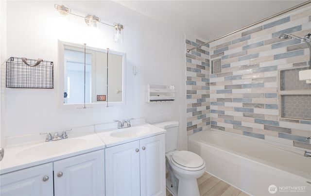 6852 Dutch Haven Drive, Lynden, WA 98264